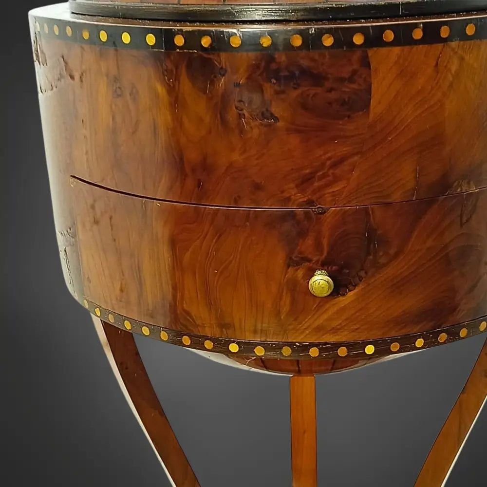 Seltener Biedermeier-Globustisch / Nähtisch