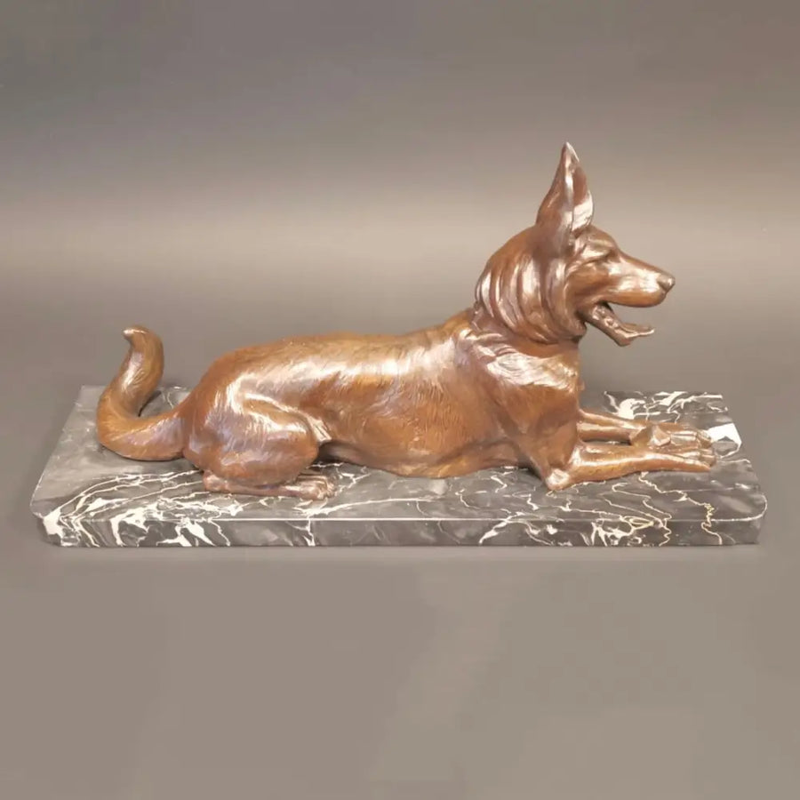 Skulptur Schäferhund auf Marmorsockel um 1930 - Statuen