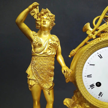 Empire Pendule ’Junger Bacchus’ vergoldete Bronze - Uhr