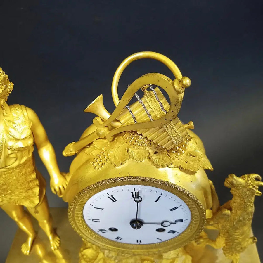 Empire Pendule Junger Bacchus vergoldete Bronze - Uhr