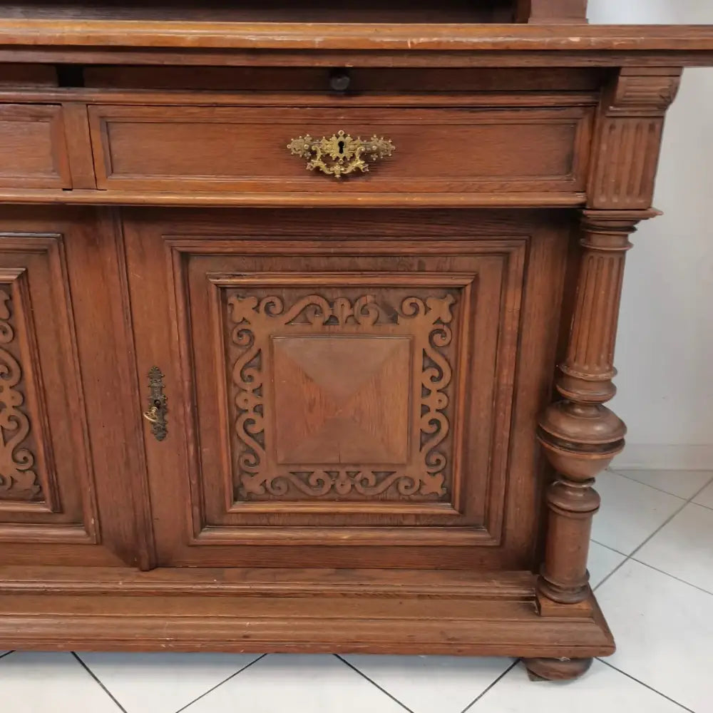 Gründerzeit Anrichte aus massiver Eiche um 1880
