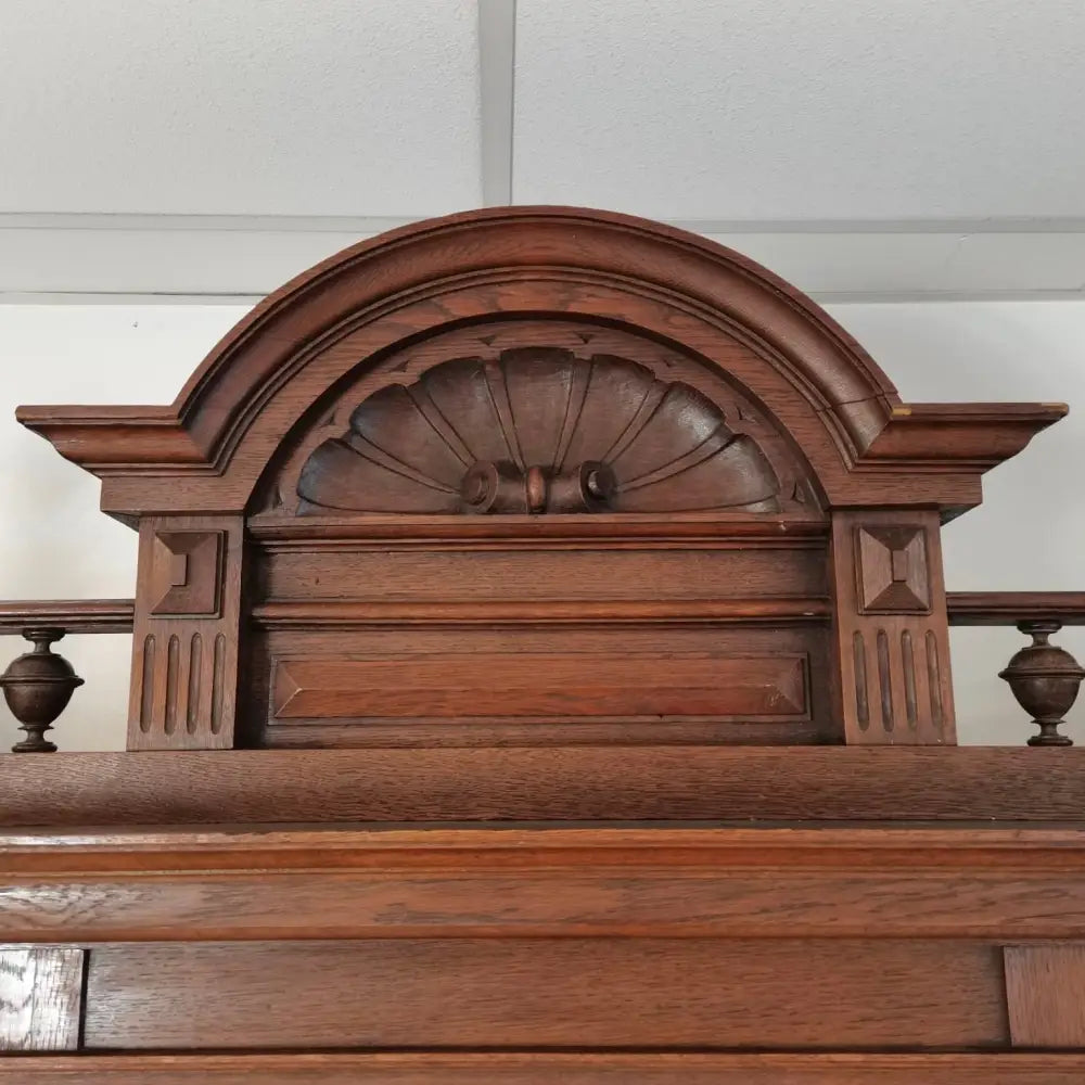 Gründerzeit Anrichte aus massiver Eiche um 1880