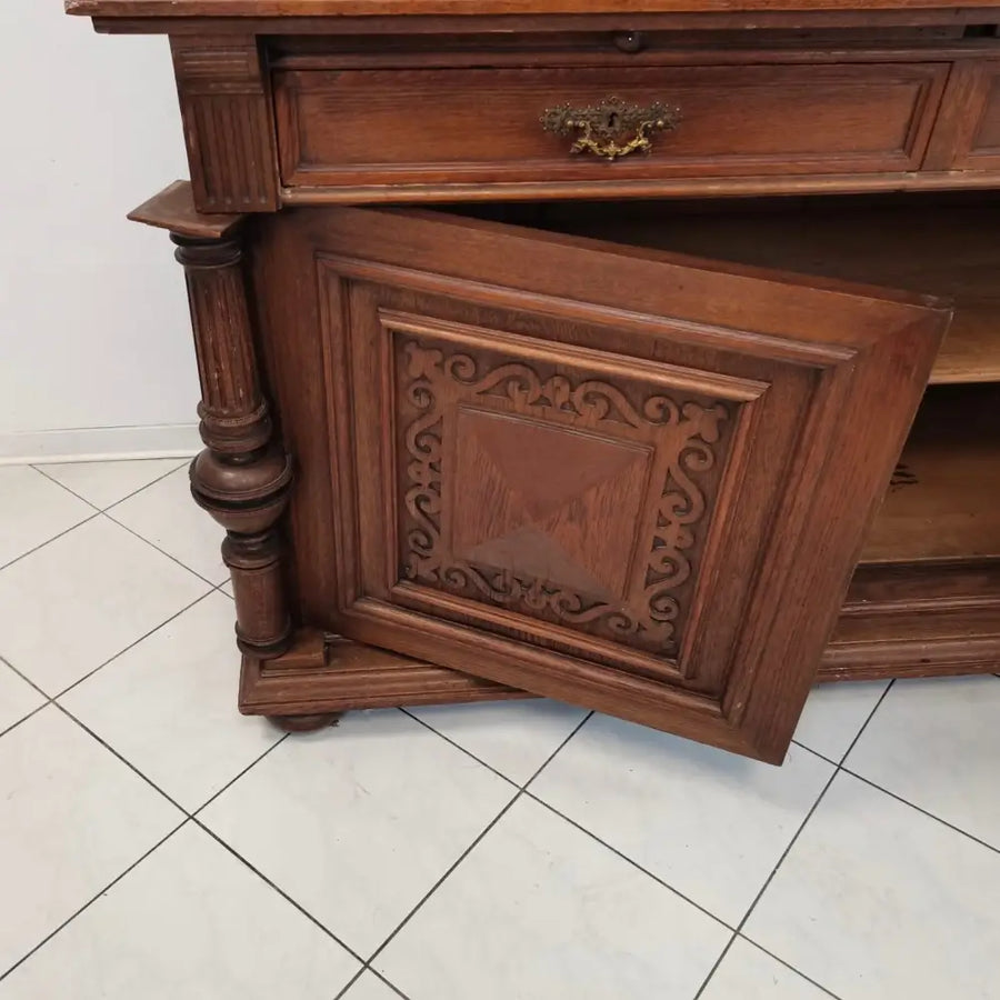 Gründerzeit Anrichte aus massiver Eiche um 1880