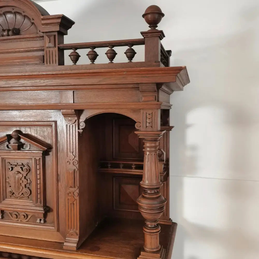 Gründerzeit Anrichte aus massiver Eiche um 1880