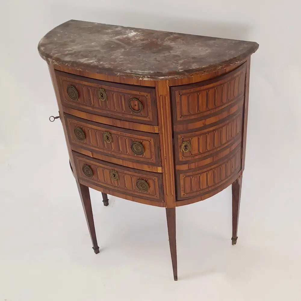 Kleine halbrunde Kommode im Stil von Louis XVI - Möbel