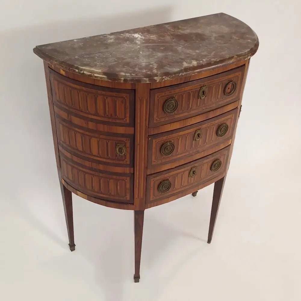Kleine halbrunde Kommode im Stil von Louis XVI - Möbel