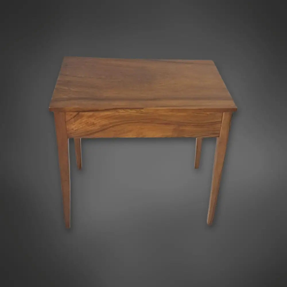 Rechteckiger Biedermeier-Tisch Nussbaum massiv um 1820/25