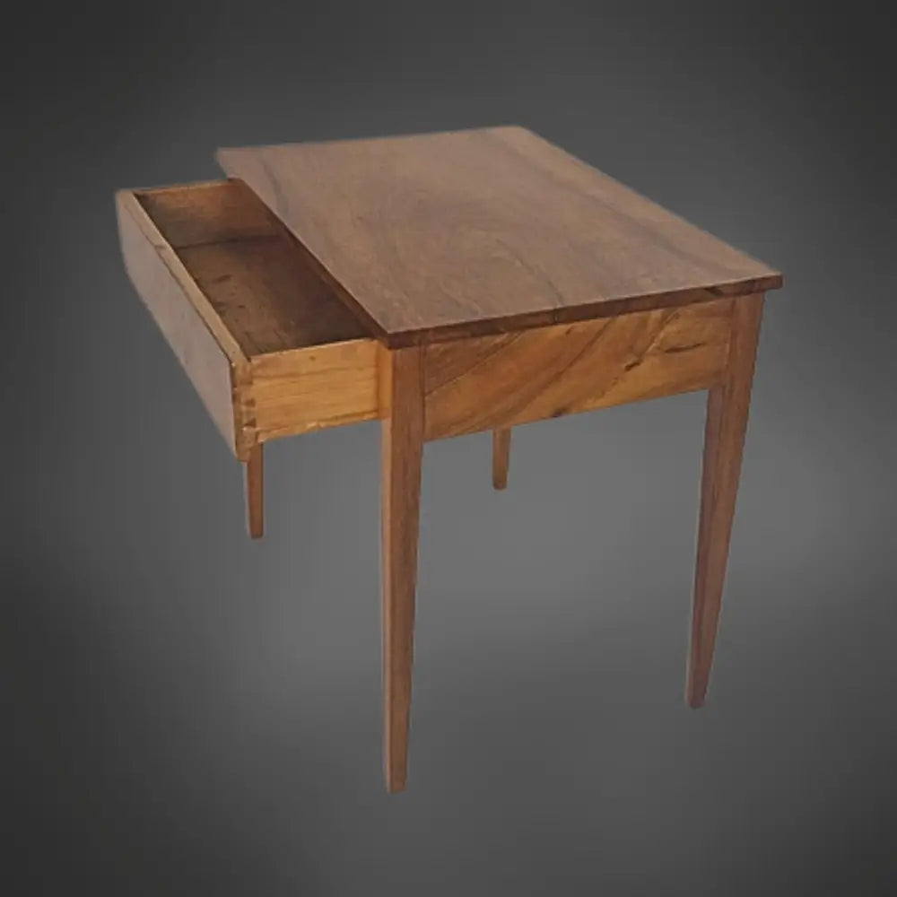 Rechteckiger Biedermeier-Tisch Nussbaum massiv um 1820/25