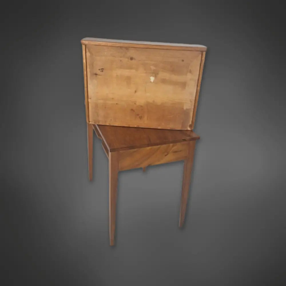 Rechteckiger Biedermeier-Tisch Nussbaum massiv um 1820/25