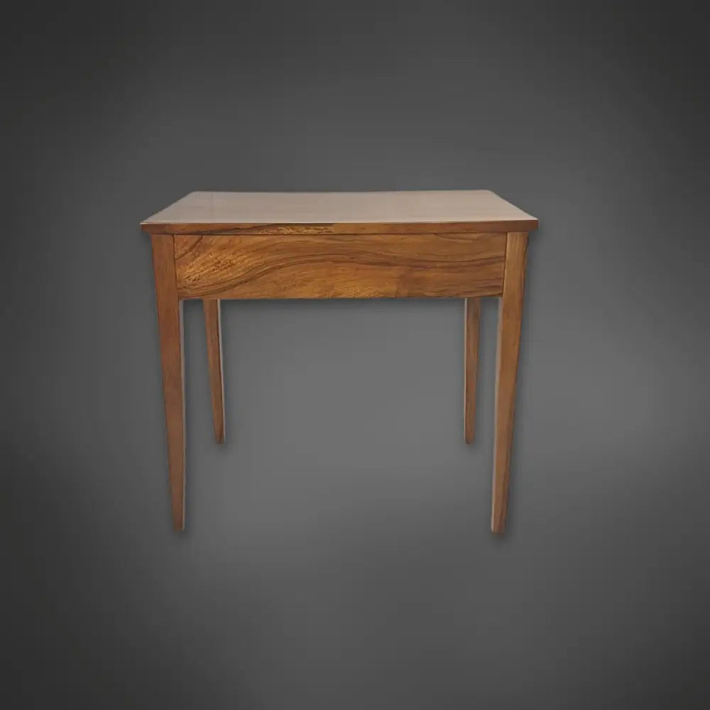 Rechteckiger Biedermeier-Tisch Nussbaum massiv um 1820/25