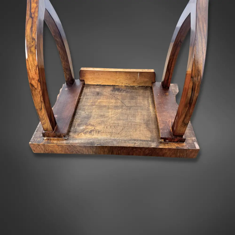 Beistelltisch aus Nussbaum Frankreich um 1830