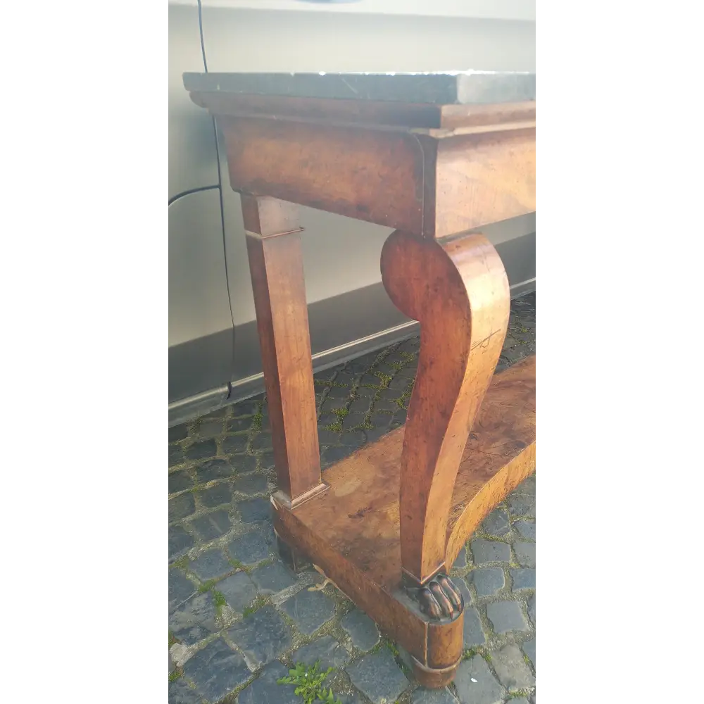 Konsole mit Löwentatzen in Nussbaum um 1810 - Möbel