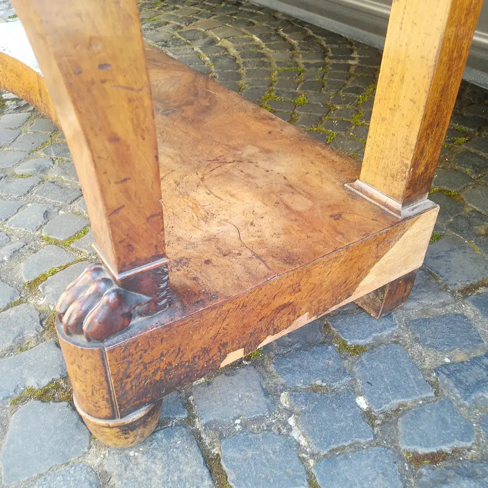 Konsole mit Löwentatzen in Nussbaum um 1810 - Möbel