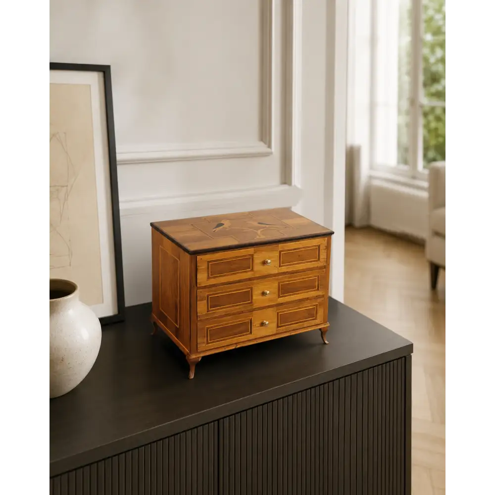 Miniatur-Kommode Nussbaum furniert Deutschland um 1815