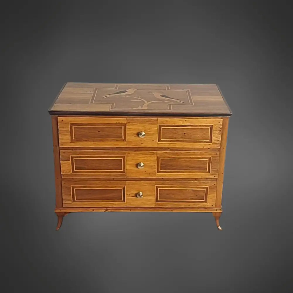 Miniatur-Kommode Nussbaum furniert Deutschland um 1815