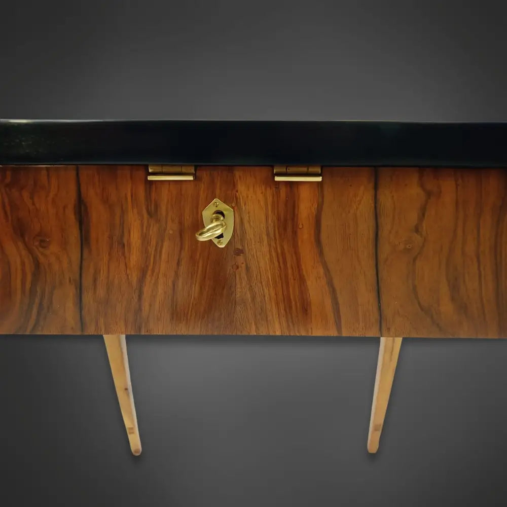 Biedermeier Salontisch von 1820 Nussbaum - Salontisch