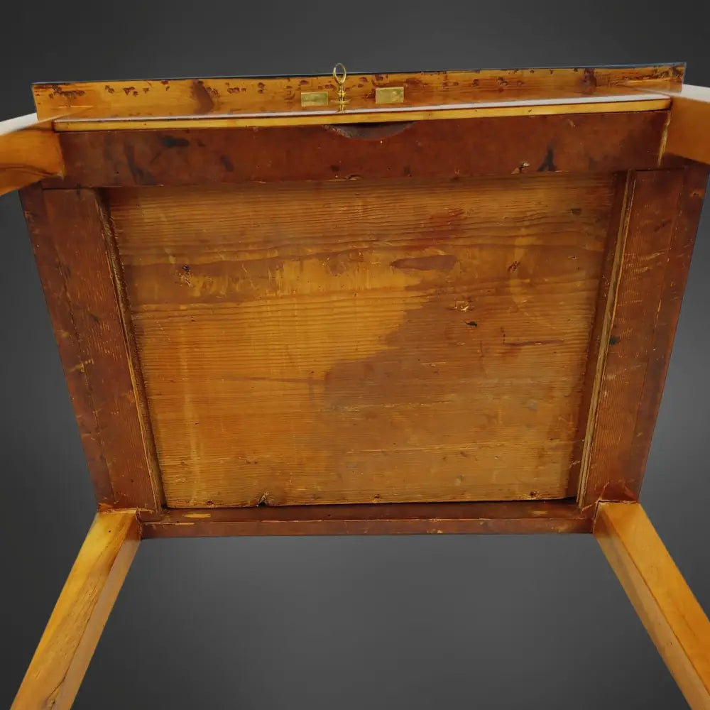 Biedermeier Salontisch von 1820 Nussbaum - Salontisch