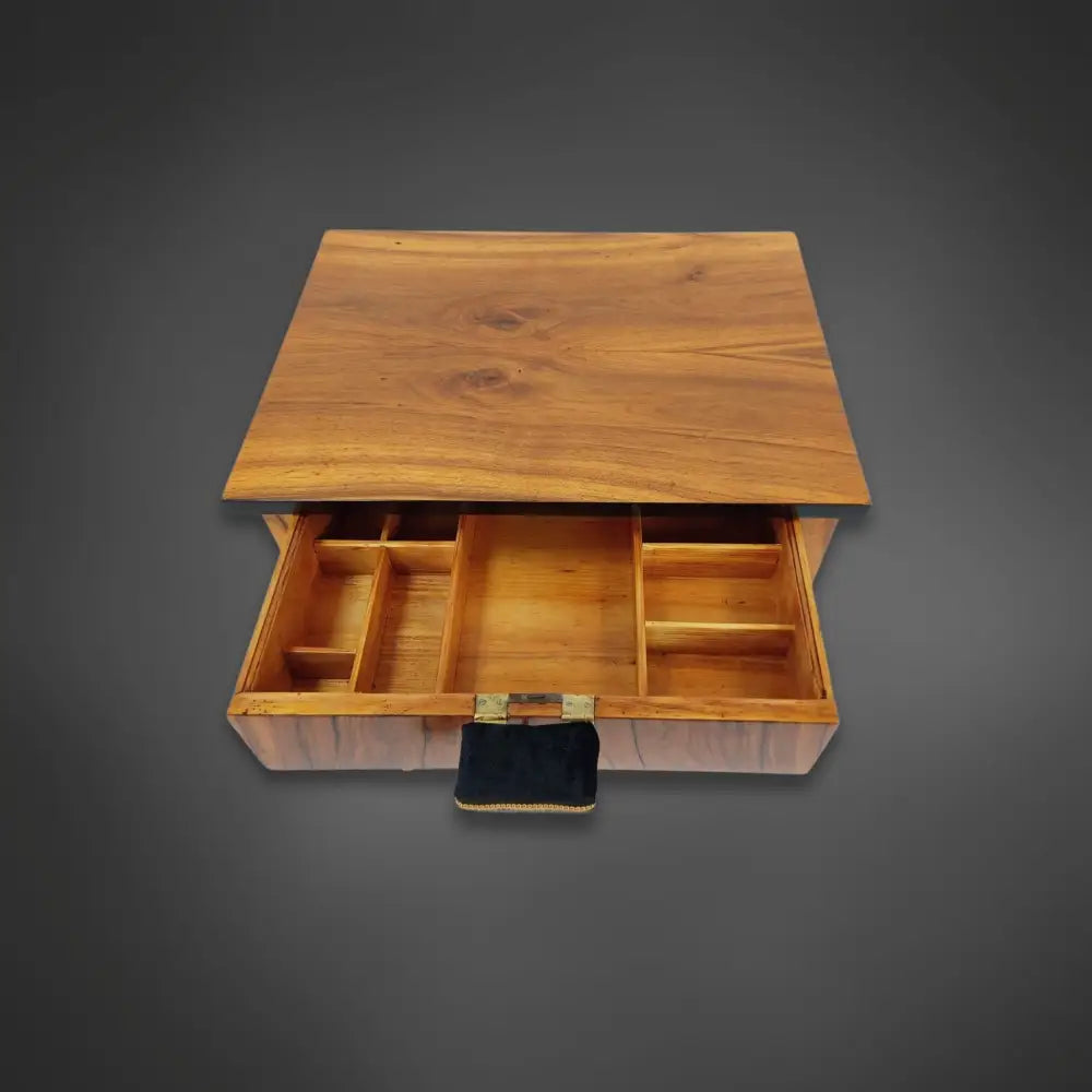 Biedermeier Salontisch von 1820 Nussbaum - Salontisch