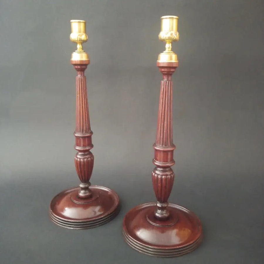 Paar englische Leuchter aus Mahagoni 18. Jahrhundert - Möbel