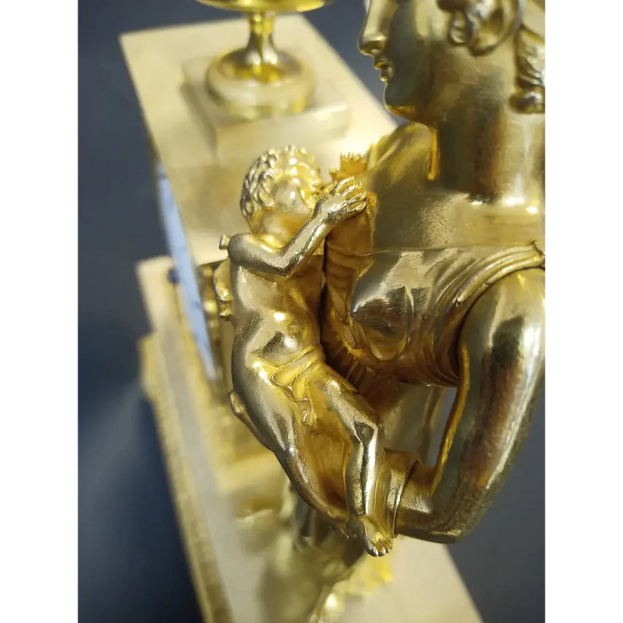Empire Pendule stillende Mutter mit Kind Frankreich um 1810
