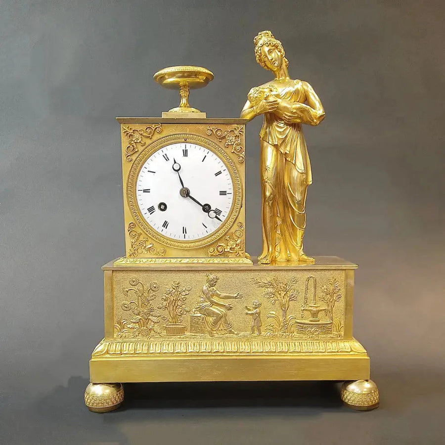 Empire Pendule stillende Mutter mit Kind Frankreich um 1810