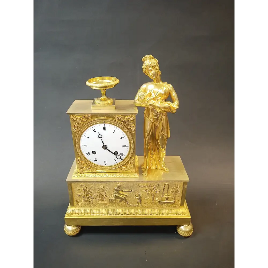 Empire Pendule stillende Mutter mit Kind Frankreich um 1810