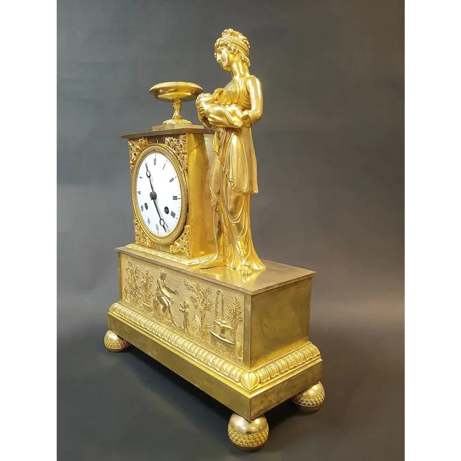 Empire Pendule stillende Mutter mit Kind Frankreich um 1810