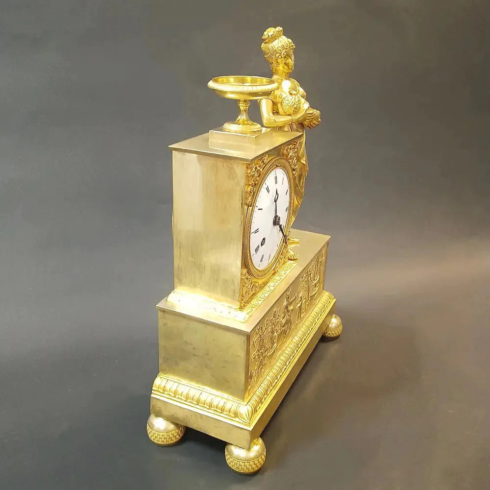 Empire Pendule stillende Mutter mit Kind Frankreich um 1810