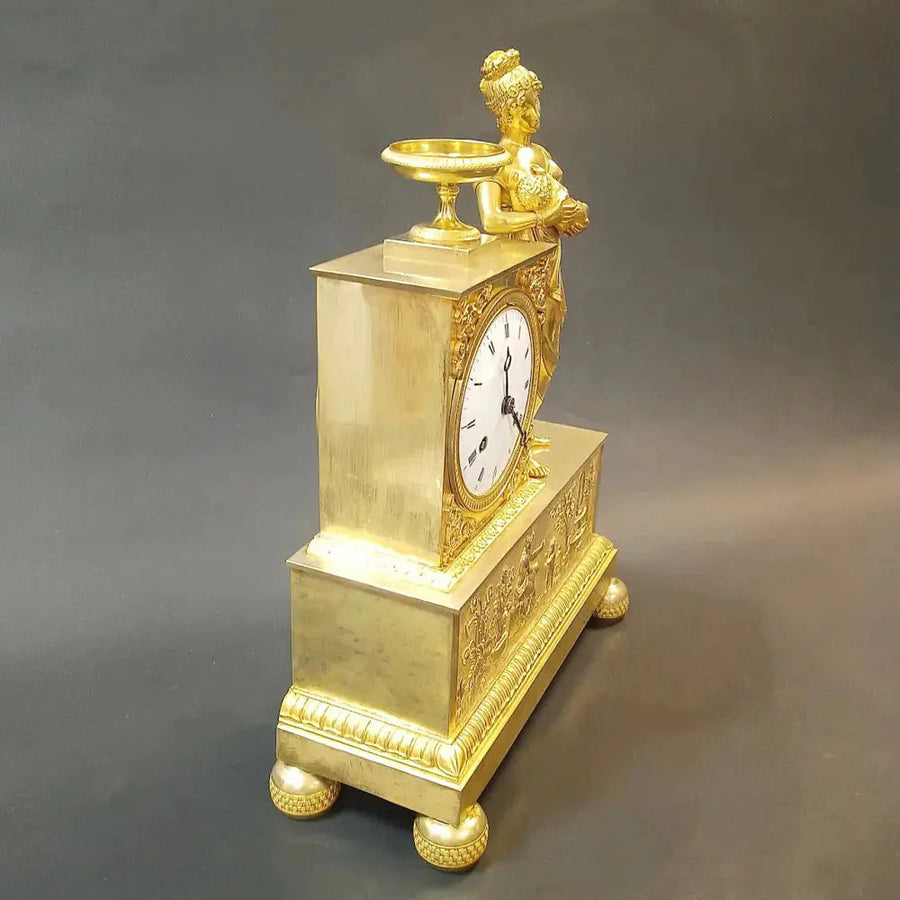 Empire Pendule stillende Mutter mit Kind Frankreich um 1810