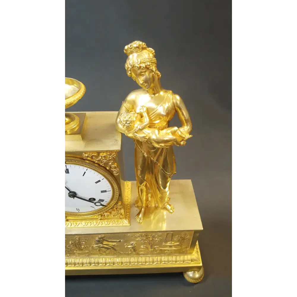 Empire Pendule stillende Mutter mit Kind Frankreich um 1810