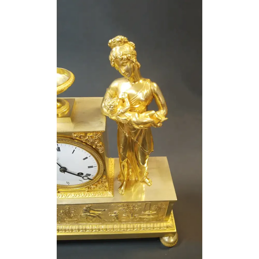 Empire Pendule stillende Mutter mit Kind Frankreich um 1810
