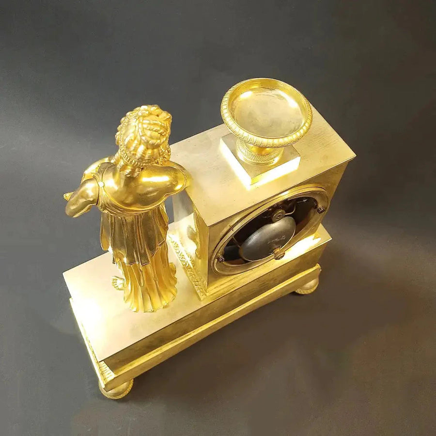 Empire Pendule stillende Mutter mit Kind Frankreich um 1810
