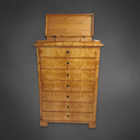 Biedermeier Pfeiler-Kommode mit Spitzgiebel Ahorn furniert