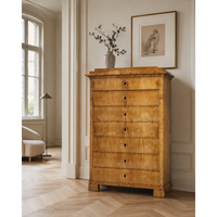 Biedermeier Pfeiler-Kommode mit Spitzgiebel Ahorn furniert