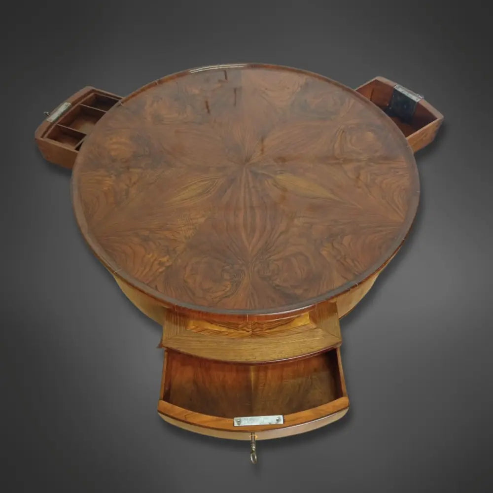 Biedermeier-Beistelltisch mit drehbarem Oberteil Nussbaum