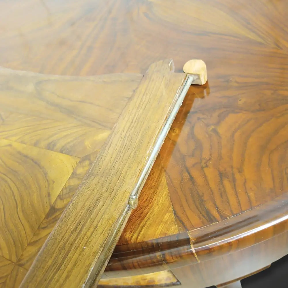 Biedermeier-Beistelltisch mit drehbarem Oberteil Nussbaum