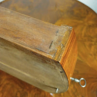 Biedermeier-Beistelltisch mit drehbarem Oberteil Nussbaum