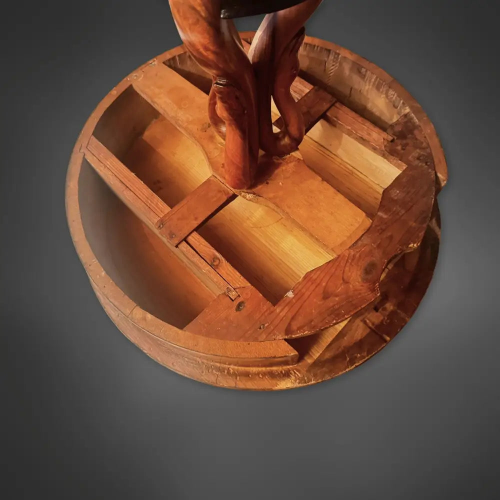 Seltener Biedermeier Nussbaum Beistelltisch mit Schwänen