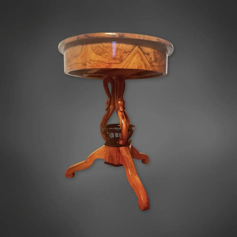 Seltener Biedermeier Nussbaum Beistelltisch mit Schwänen