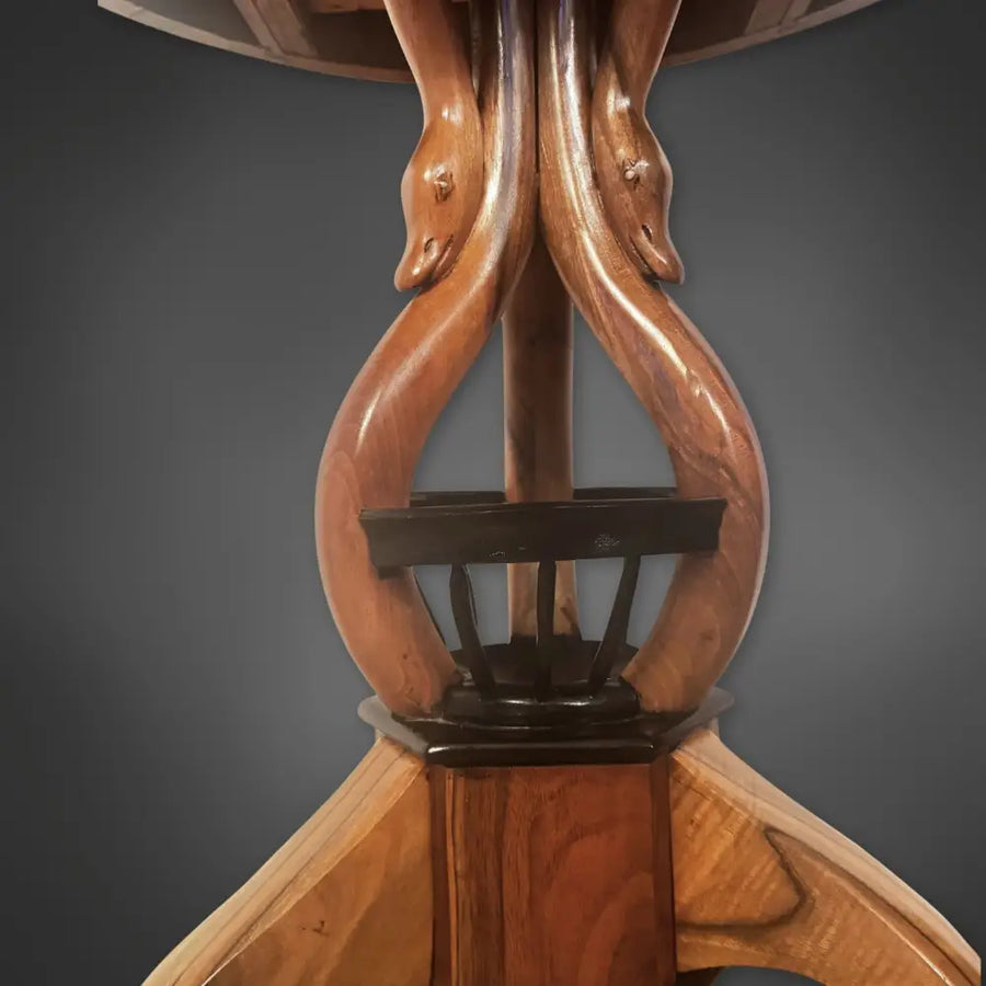 Seltener Biedermeier Nussbaum Beistelltisch mit Schwänen