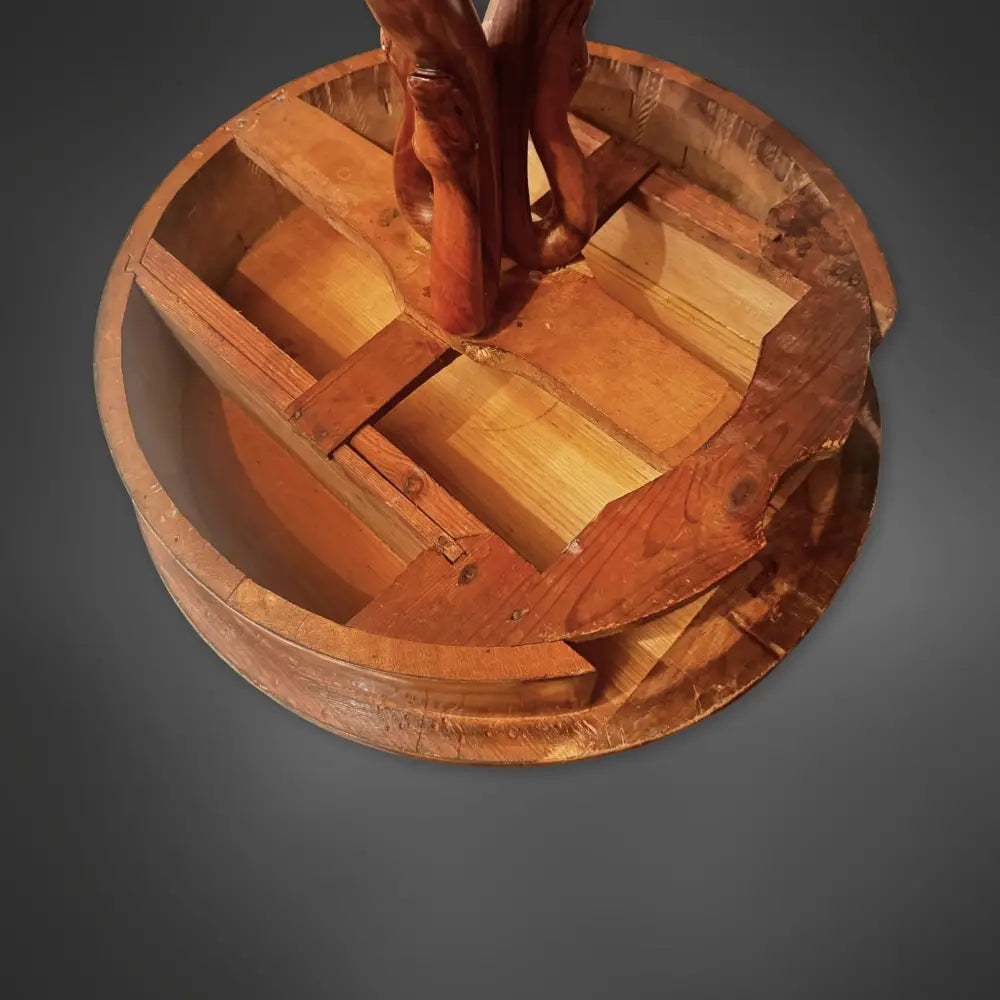 Seltener Biedermeier Nussbaum Beistelltisch mit Schwänen