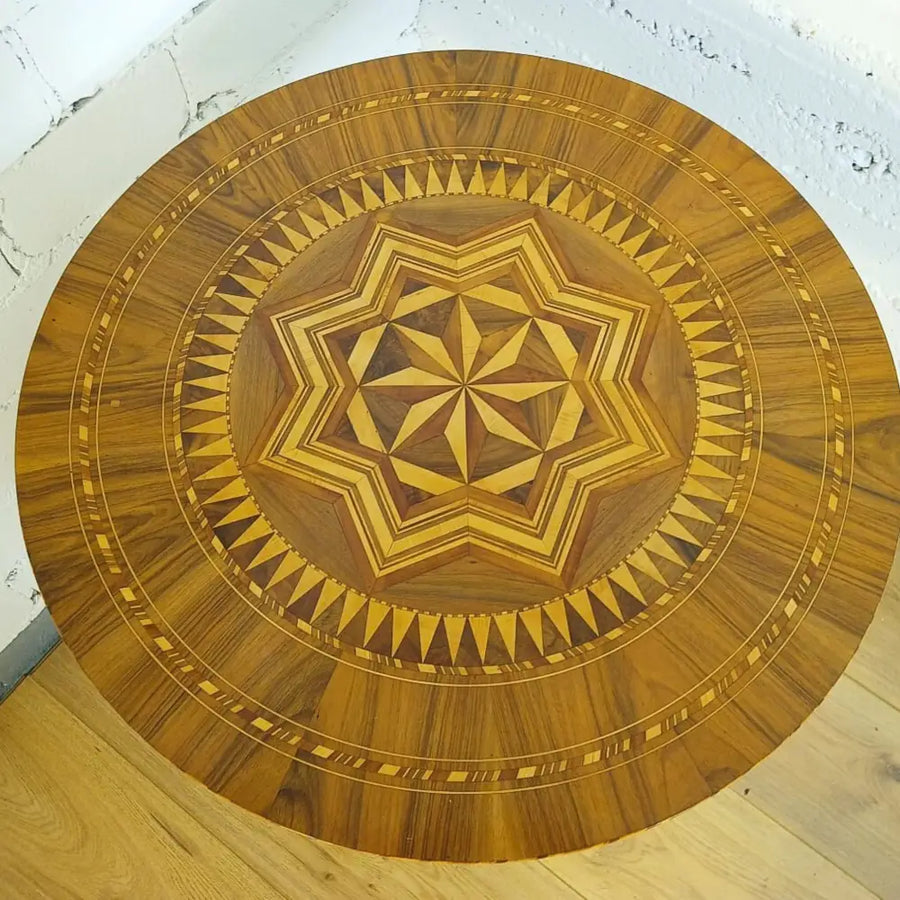 Sorrentiner Intarsientisch Mitte 19. Jahrhundert –