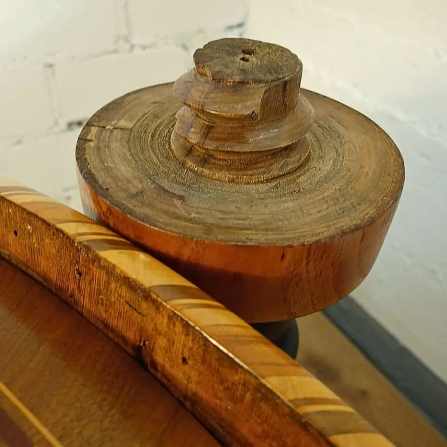 Sorrentiner Intarsientisch Mitte 19. Jahrhundert –