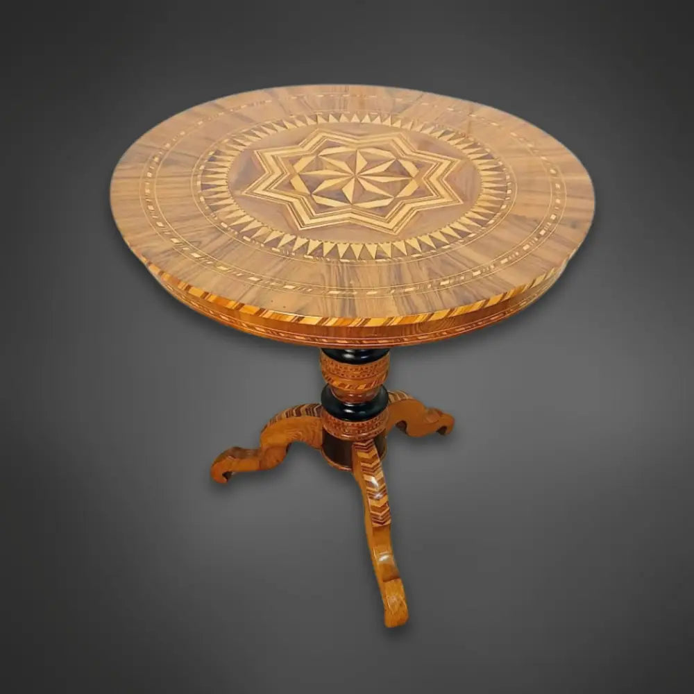 Sorrentiner Intarsientisch Mitte 19. Jahrhundert –