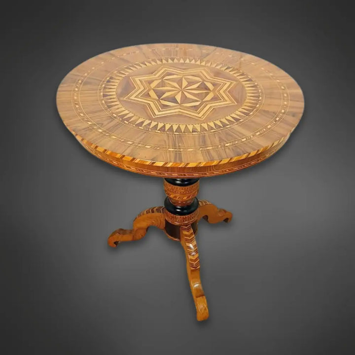 Sorrentiner Intarsientisch Mitte 19. Jahrhundert –