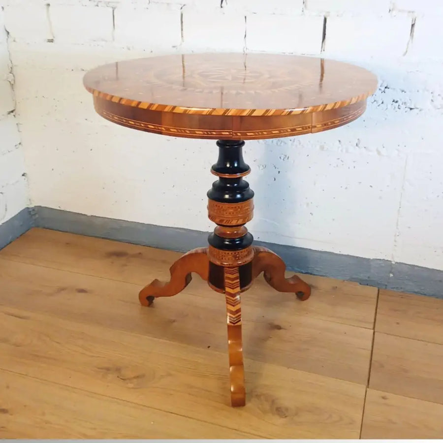 Sorrentiner Intarsientisch Mitte 19. Jahrhundert –