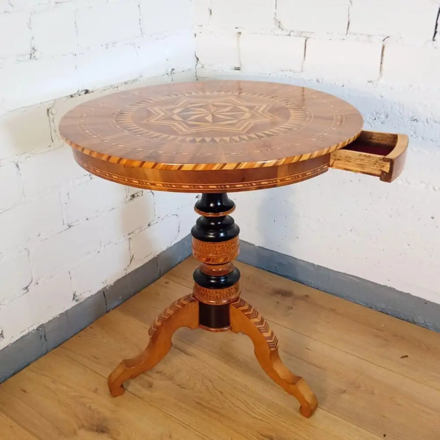 Sorrentiner Intarsientisch Mitte 19. Jahrhundert –