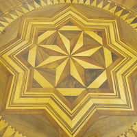 Sorrentiner Intarsientisch Mitte 19. Jahrhundert –