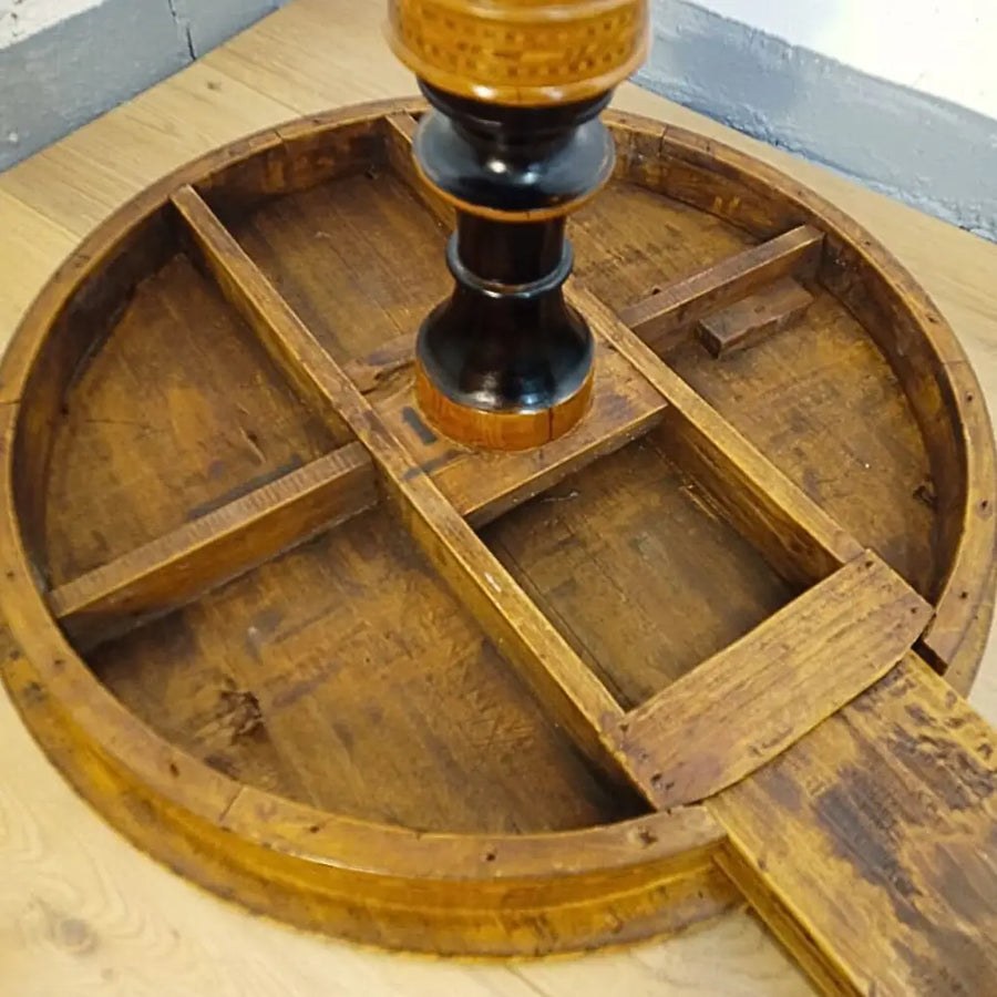 Sorrentiner Intarsientisch Mitte 19. Jahrhundert –