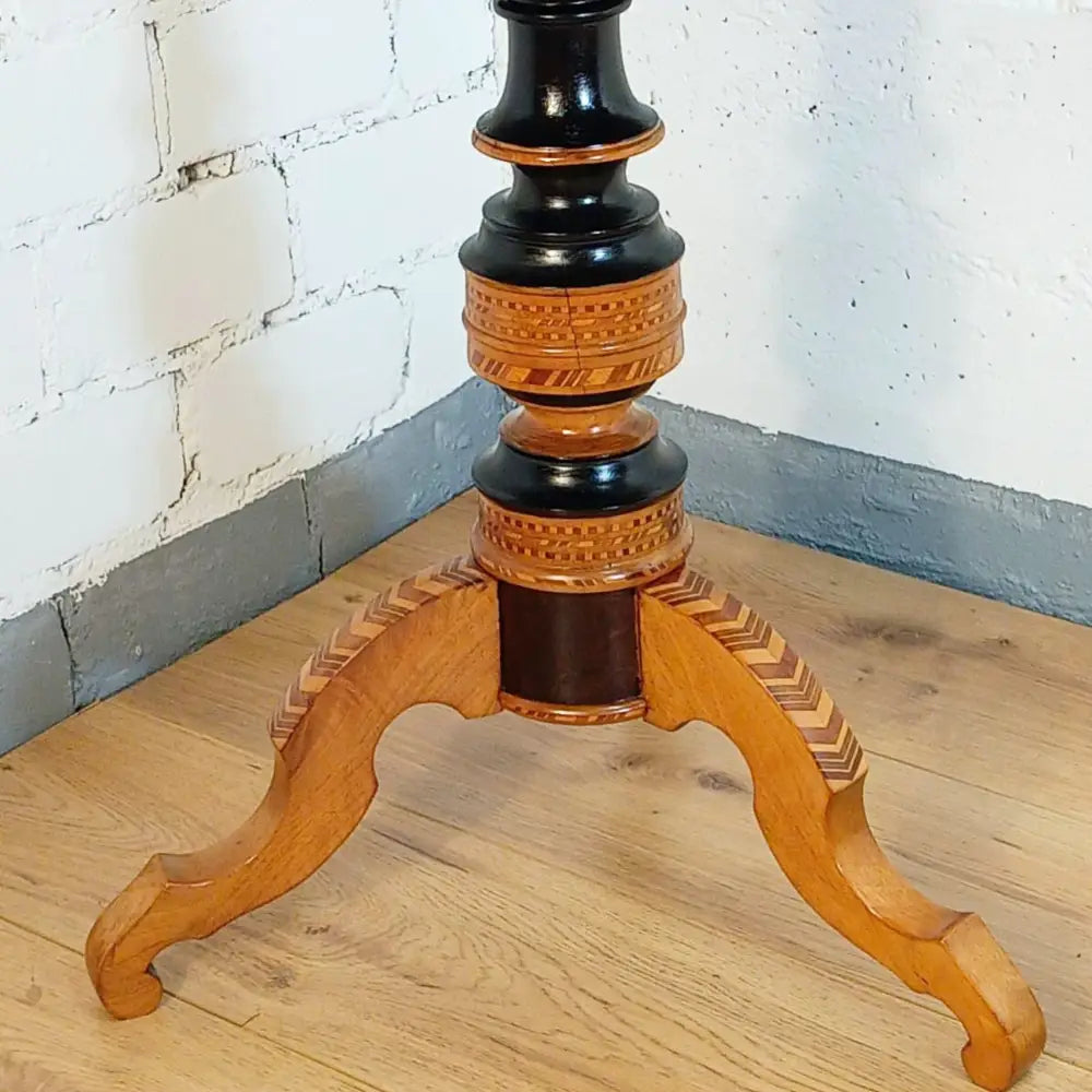 Sorrentiner Intarsientisch Mitte 19. Jahrhundert –